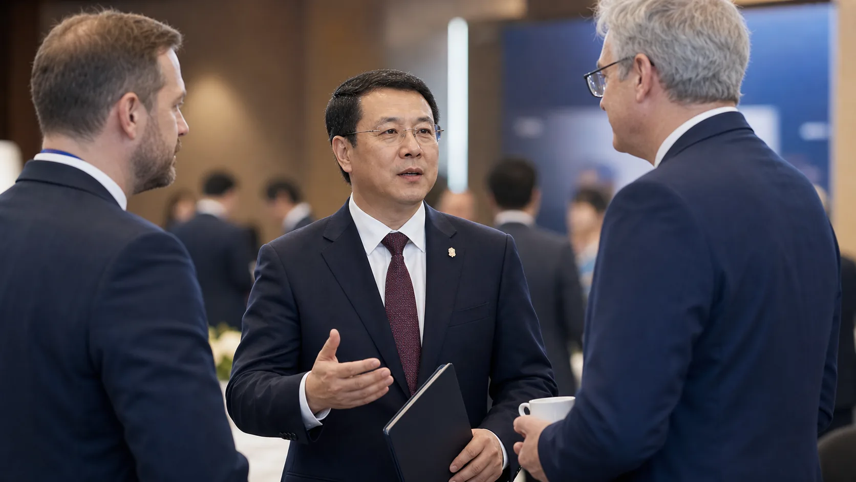 商务人士进行国际交流与合作